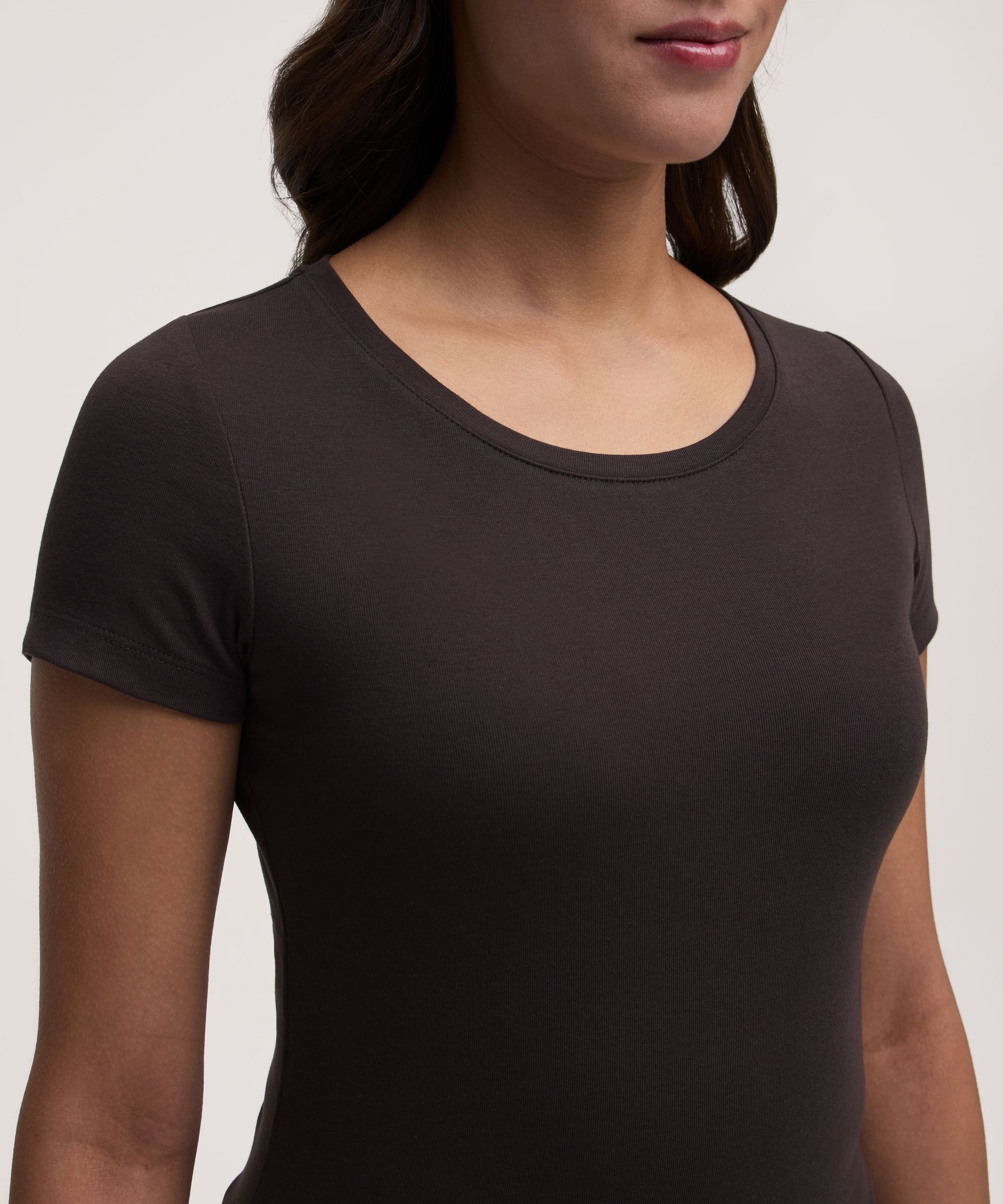 T-shirt ajusté à col ras du cou pour femmes, Denver Hayes