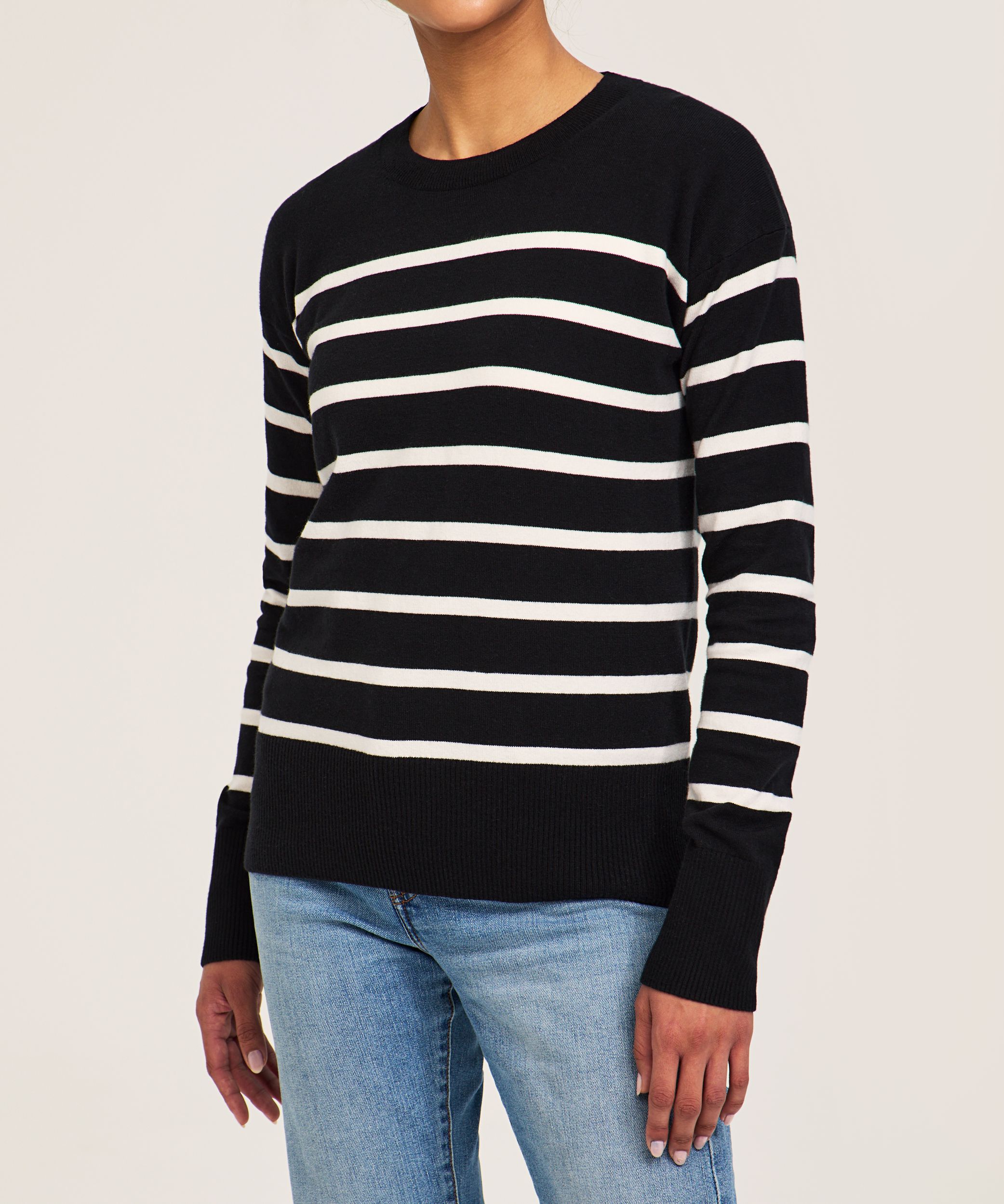 Chandail de tous les jours en coton et à col ras du cou pour femmes, Denver Hayes Front_Flat