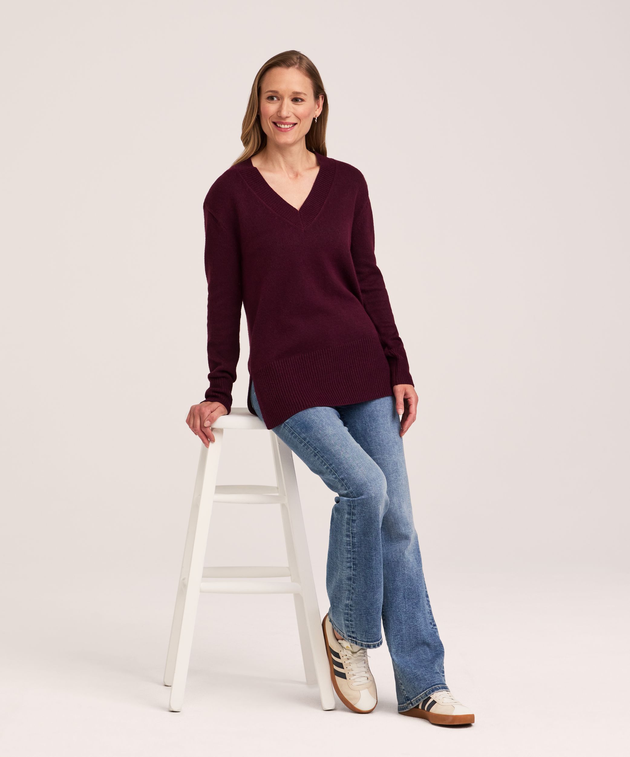 Chandail tunique à enfiler doux et douillet à encolure en V pour femmes, Denver Hayes
Ce chandail va à la mi-hanche sur le mannequin