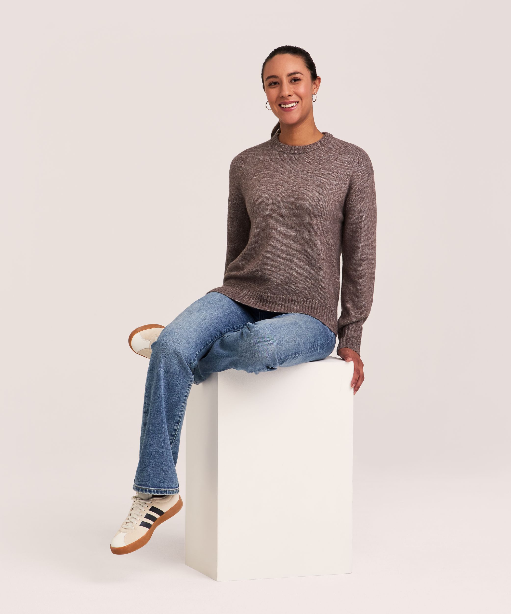 Chandail doux et douillet à point jersey et à col ras du cou pour femmes, Denver Hayes