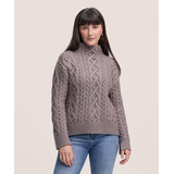 Chandail style smoking à maille torsadée et col cheminée pour femmes, Denver Hayes Front_Flat