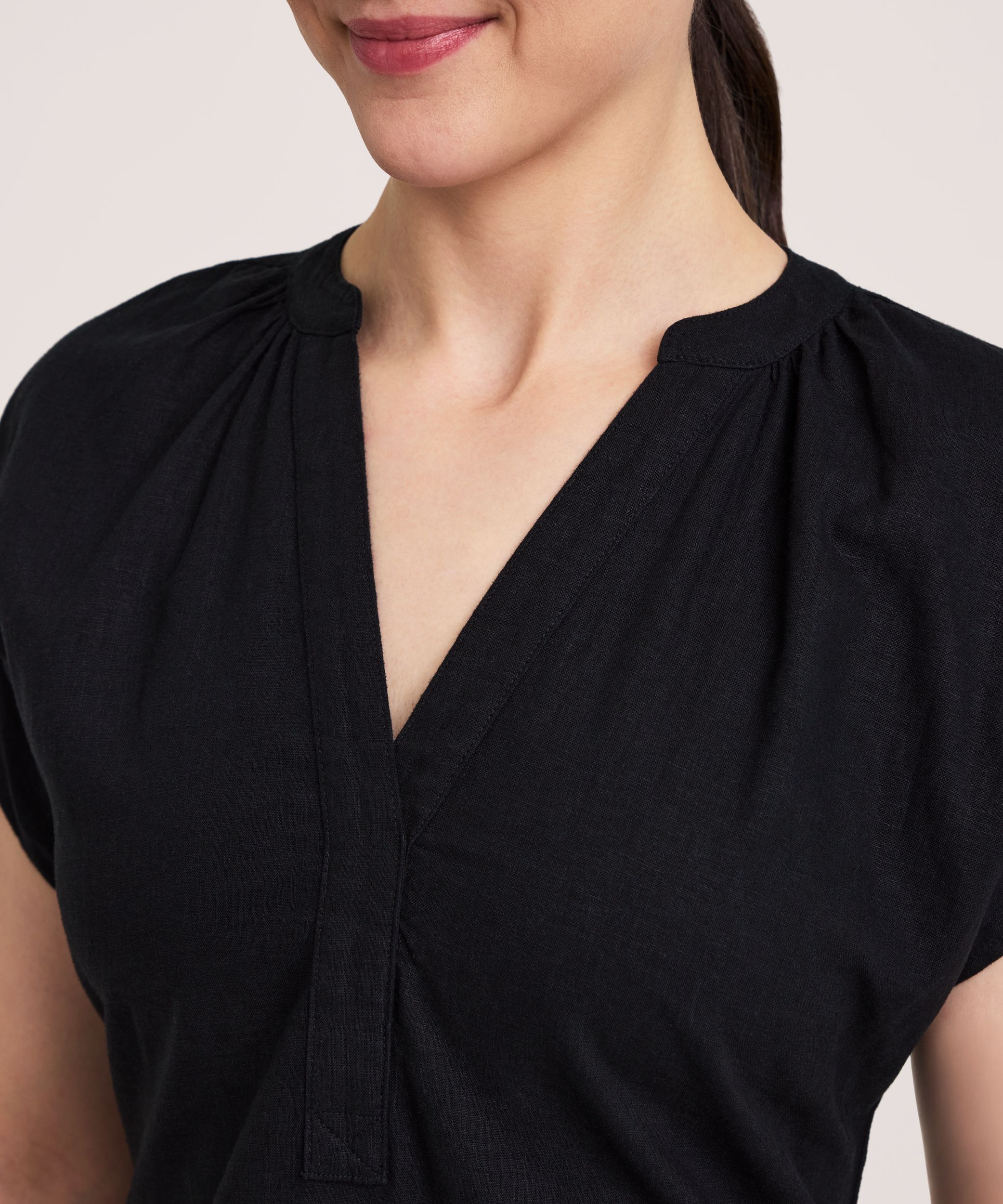 Denver Hayes Women's Short Sleeve Ruffle V-Neck Linen Blouse