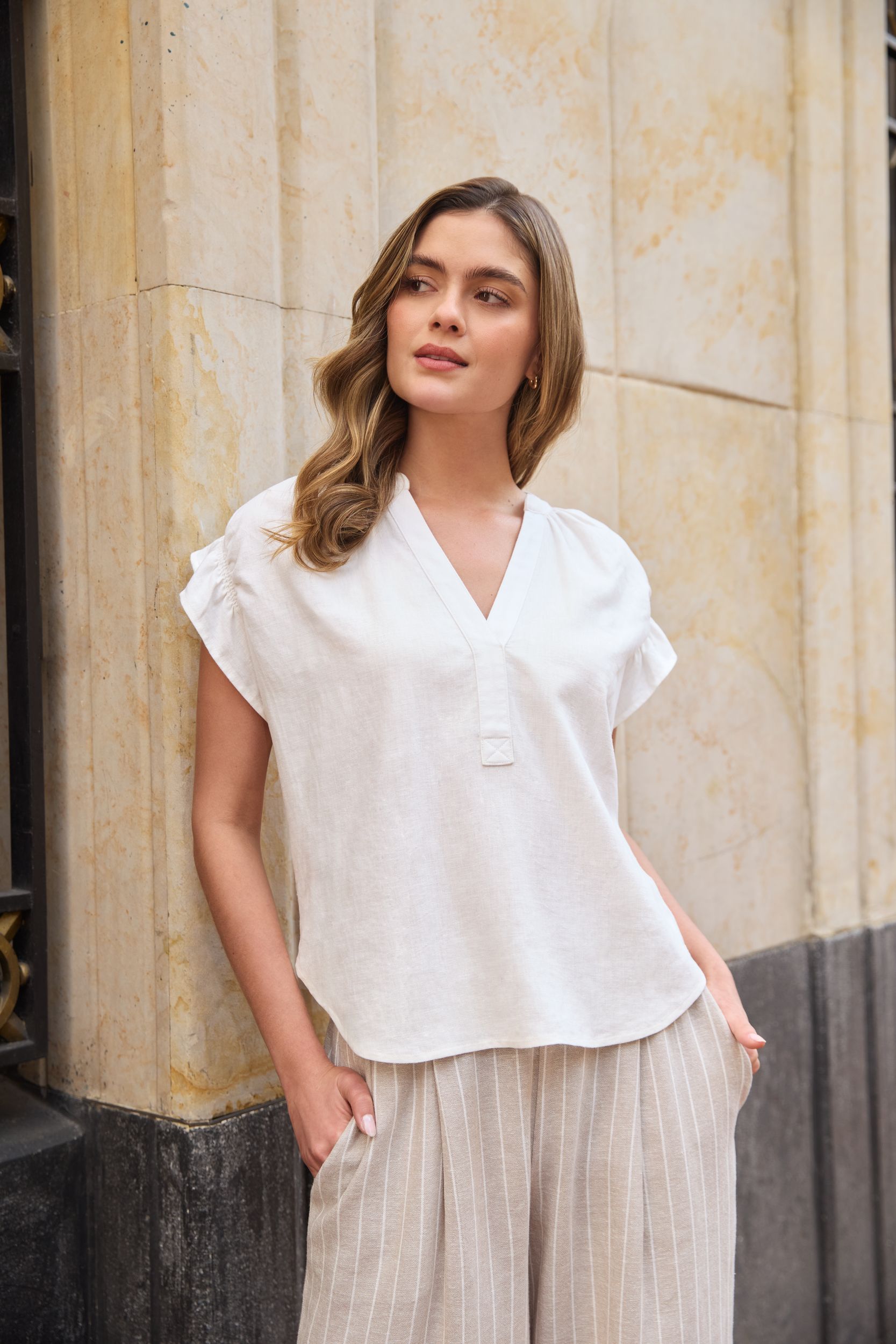 Blouse en lin à encolure en V et à manches courtes pour femmes, Denver Hayes