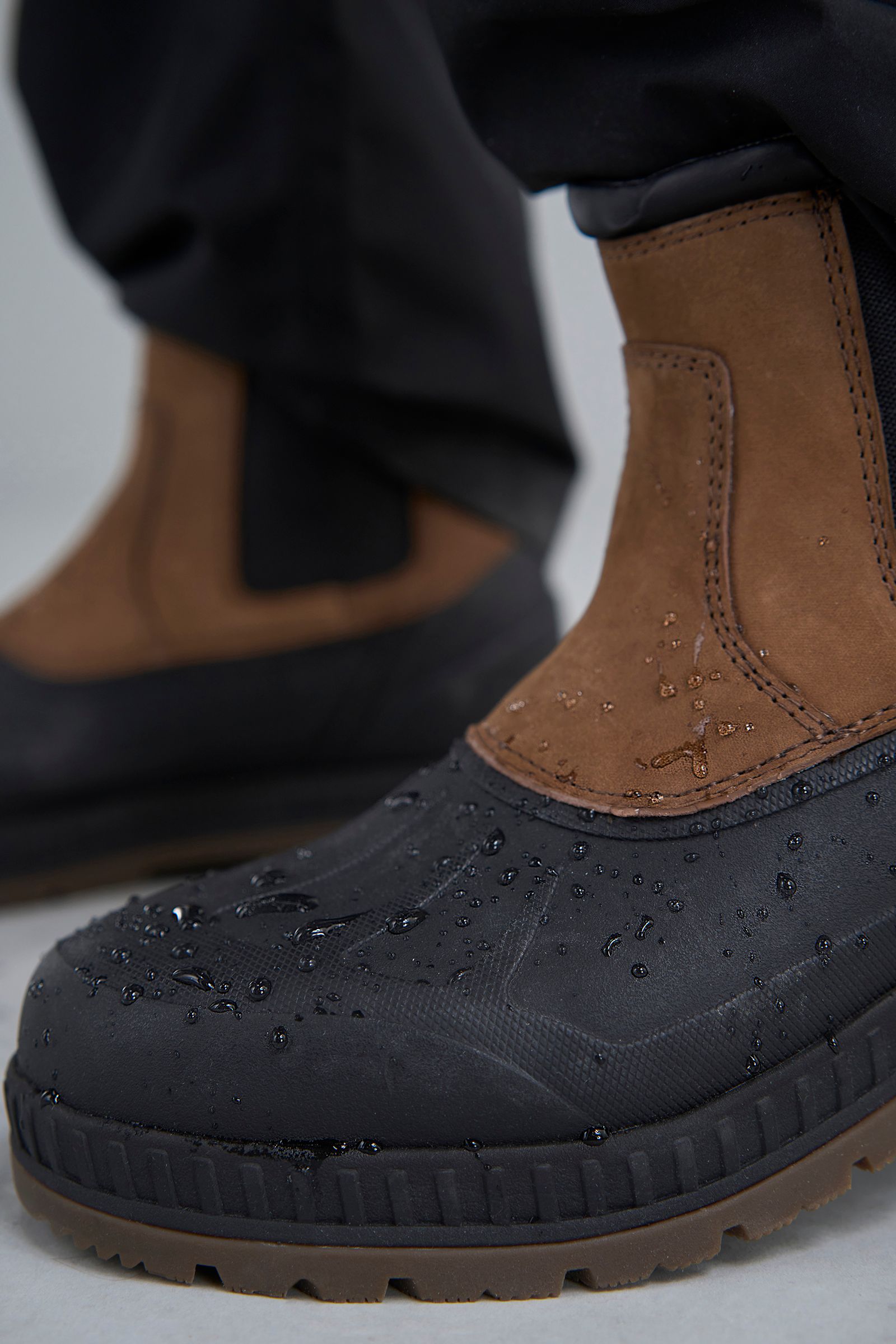 WindRiver Men's Journey Water Repellent Quad Comfort Tarantula Anti Slip Leather Duck Boots