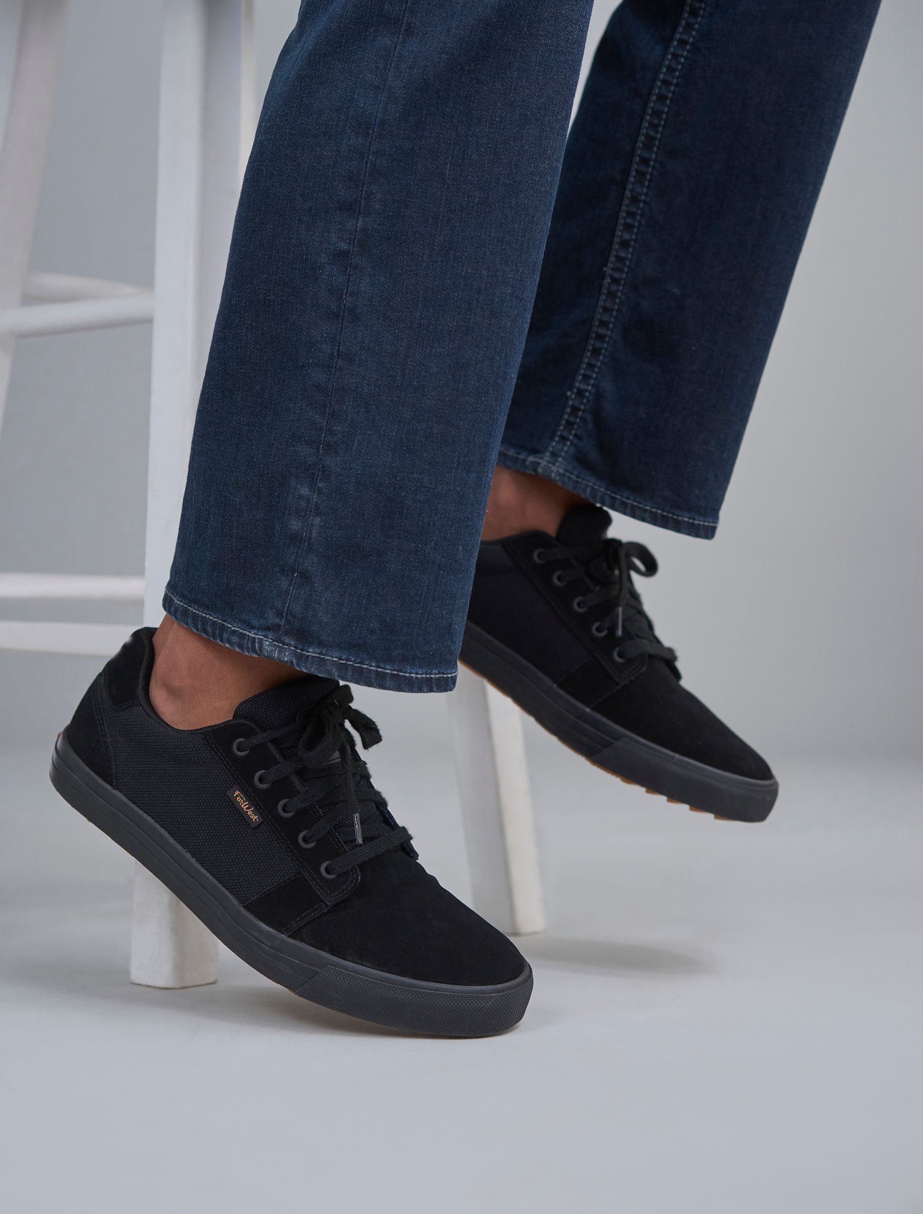 FarWest Men's Moresby Wide Sneakers