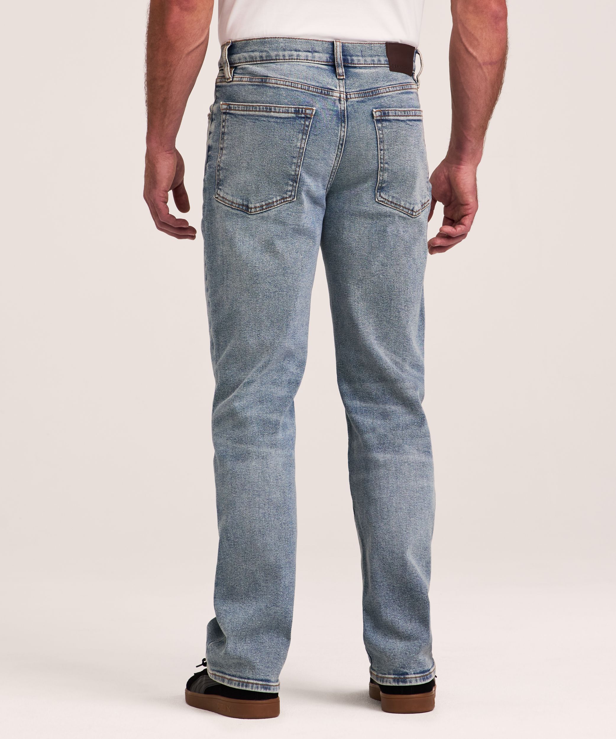 Jeans à jambe droite à coupe ample FLEXTECH Denver Hayes pour hommes - Délavé clair