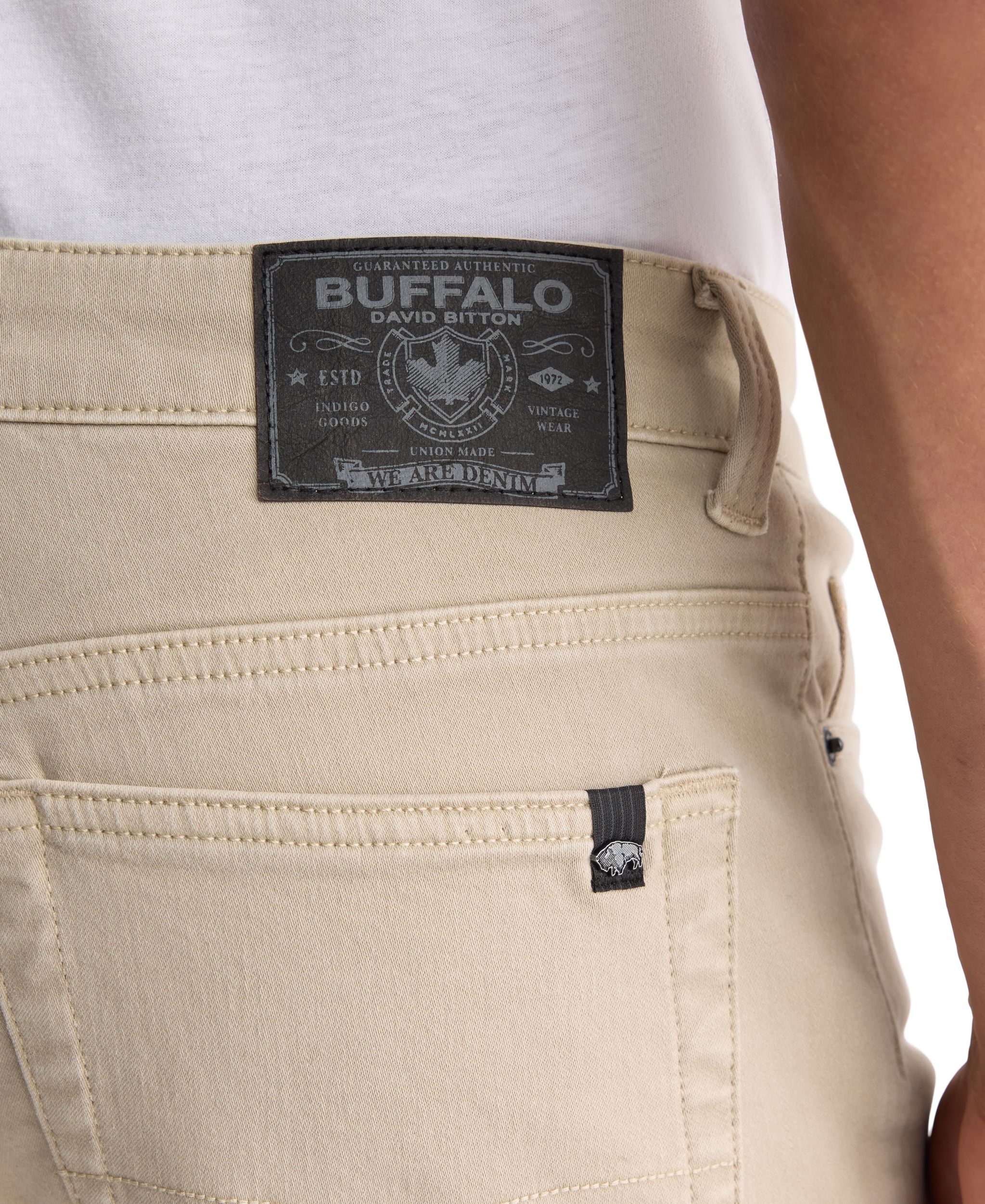 Jean en tricot de denim pour hommes, Straight Six, Buffalo