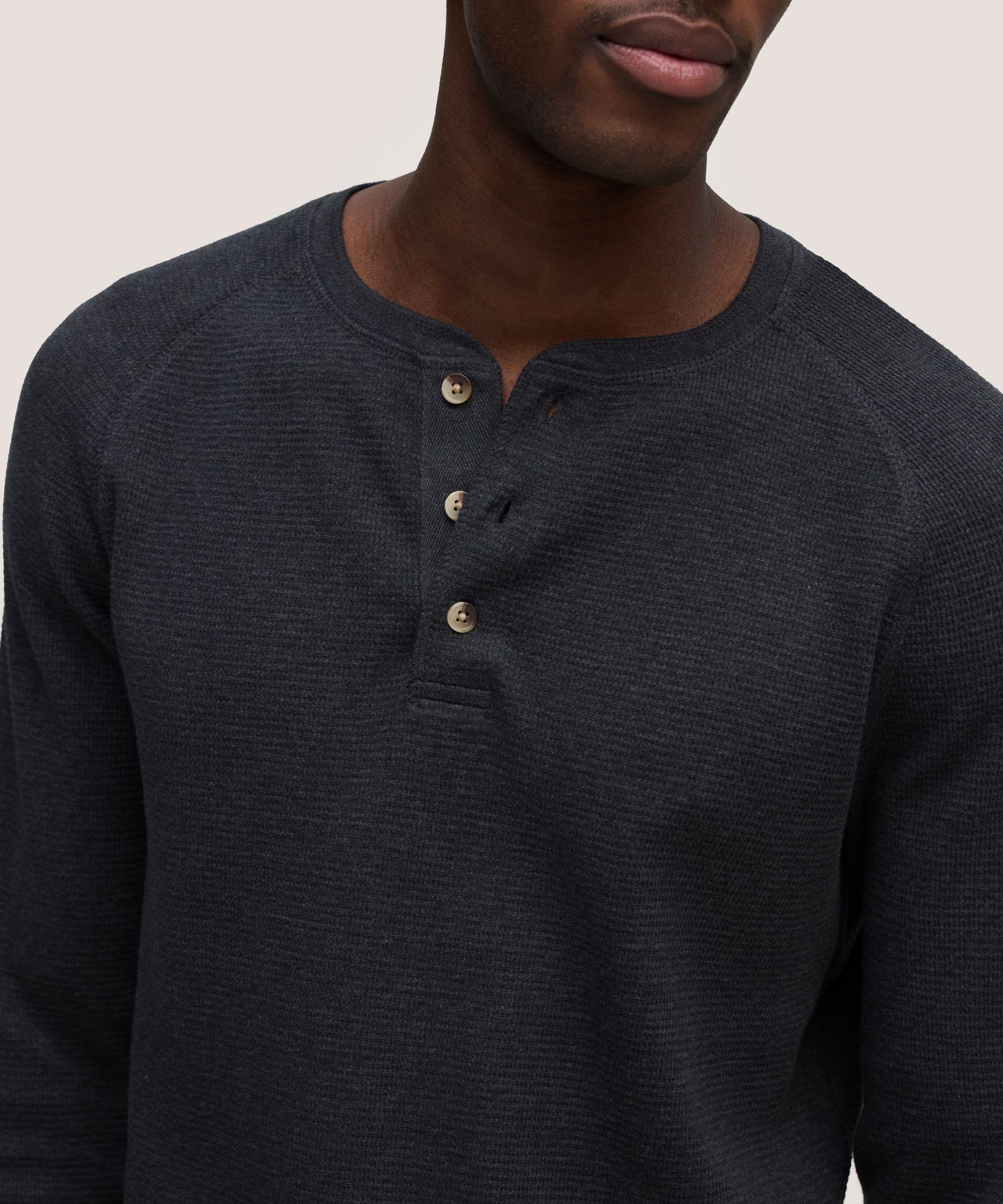 WindRiver Men's Long Sleeve Waffle Raglan Henley Shirt