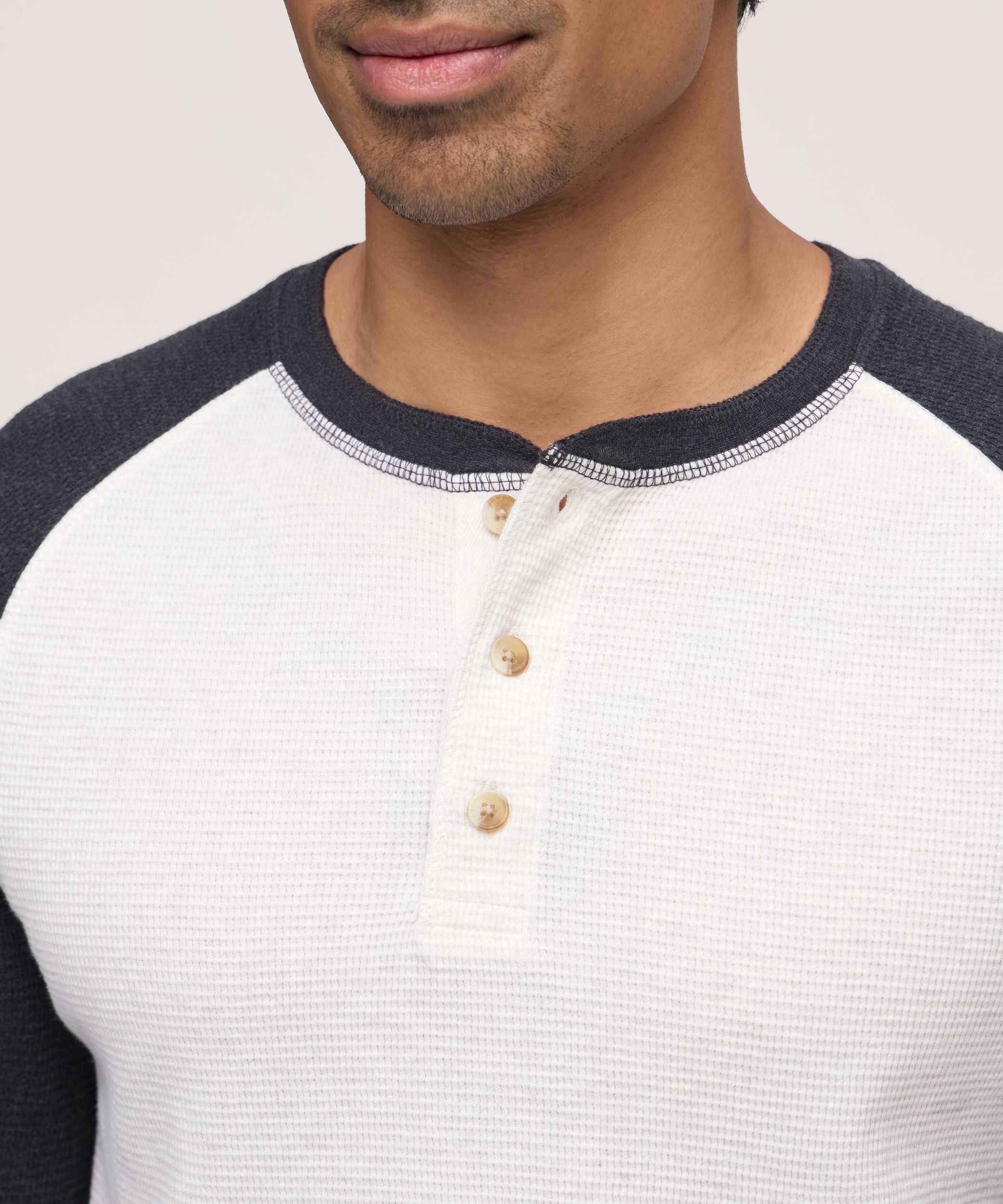 WindRiver Men's Long Sleeve Waffle Raglan Henley Shirt