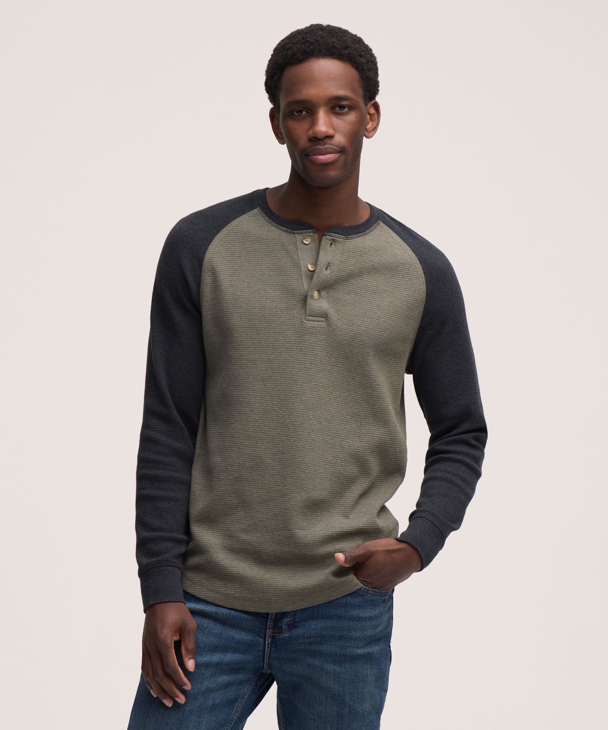 WindRiver Men's Long Sleeve Waffle Raglan Henley Shirt