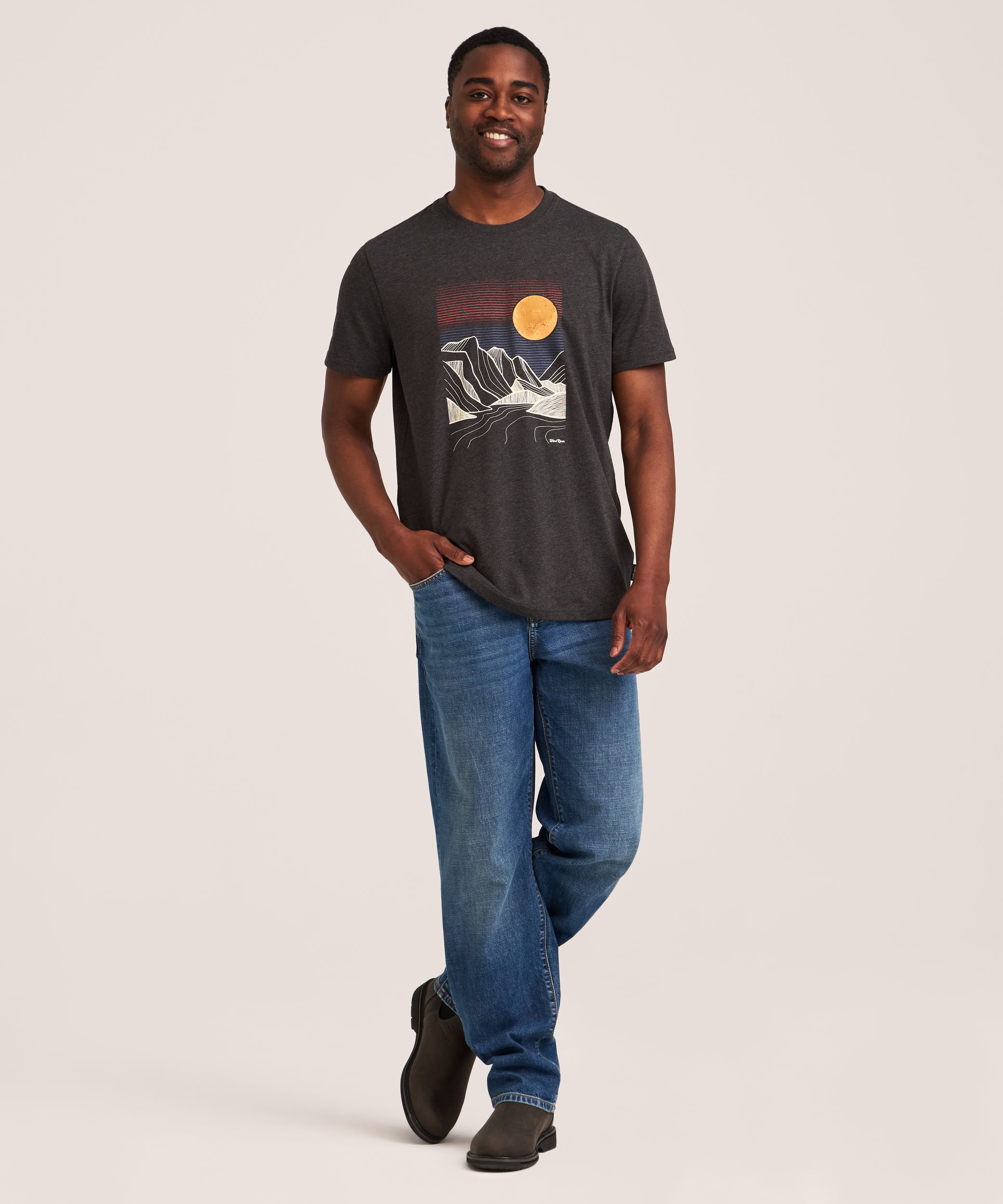 WindRiver Men's Modern Lines Graphic T-Shirt