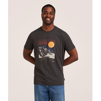 WindRiver Men's Modern Lines Graphic T-Shirt