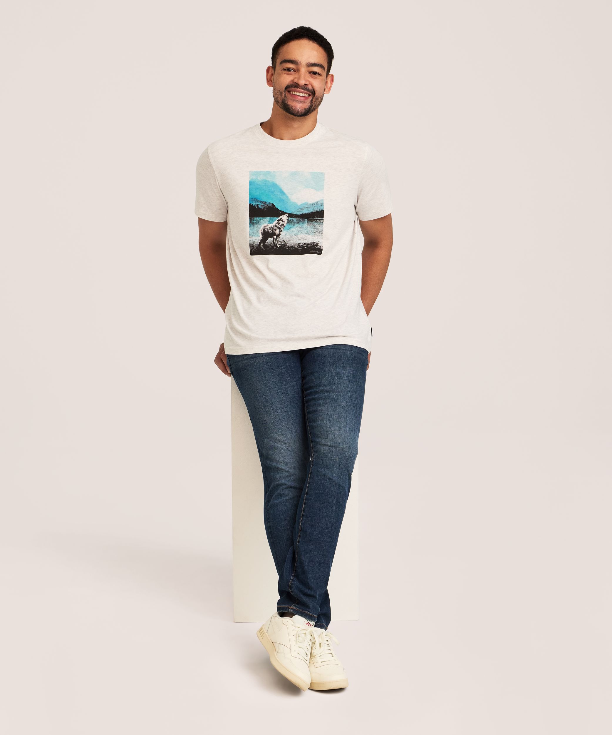 WindRiver Men's Modern Lines Graphic T-Shirt