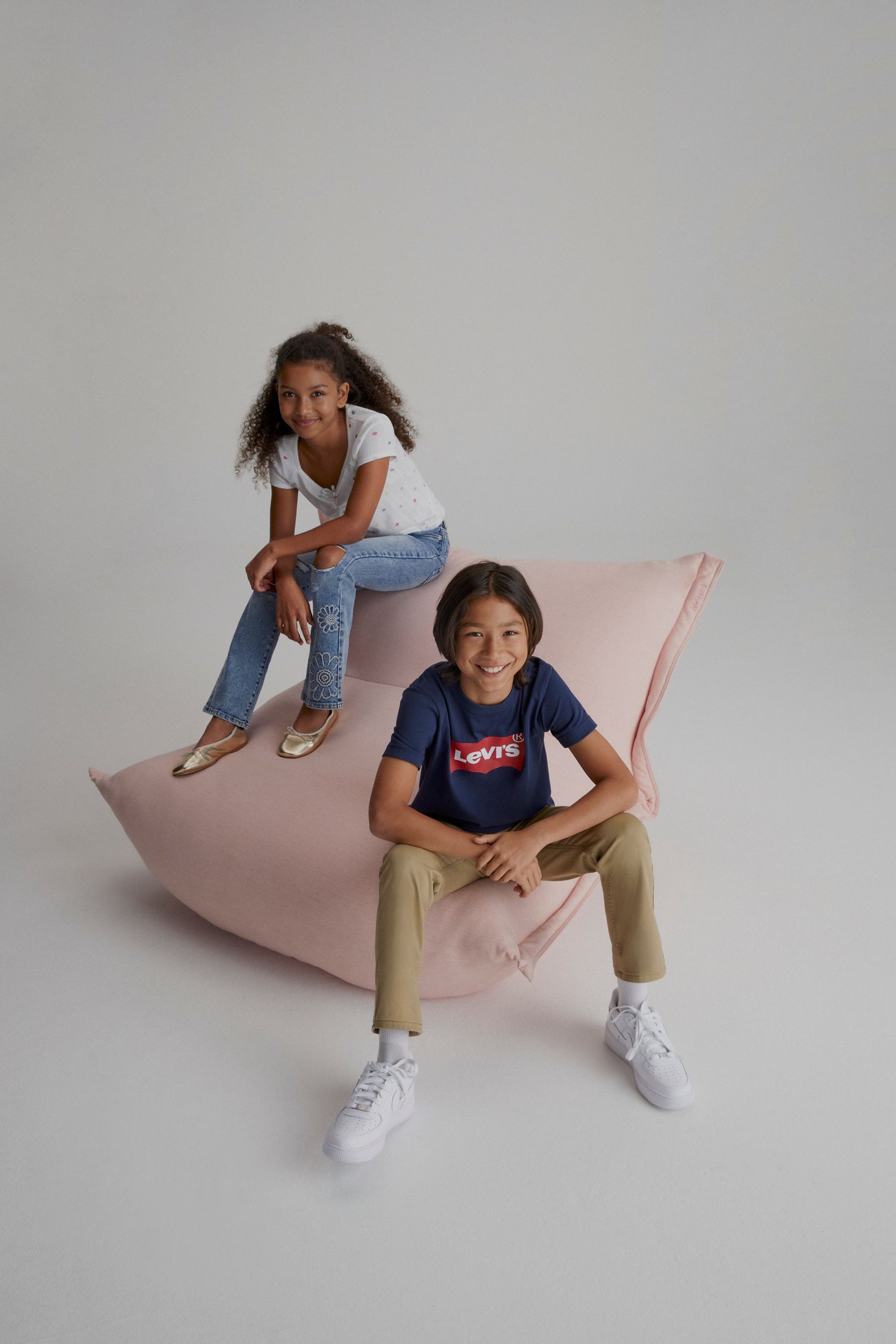 T-shirt à manches courtes avec graphique d'ailes de chauve-souris pour garçons, Levi's