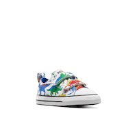 Chaussures de sport pour tout-petits, Chuck Taylor All Star 2V, Converse Front_Three_Fourths_Angled_Right
