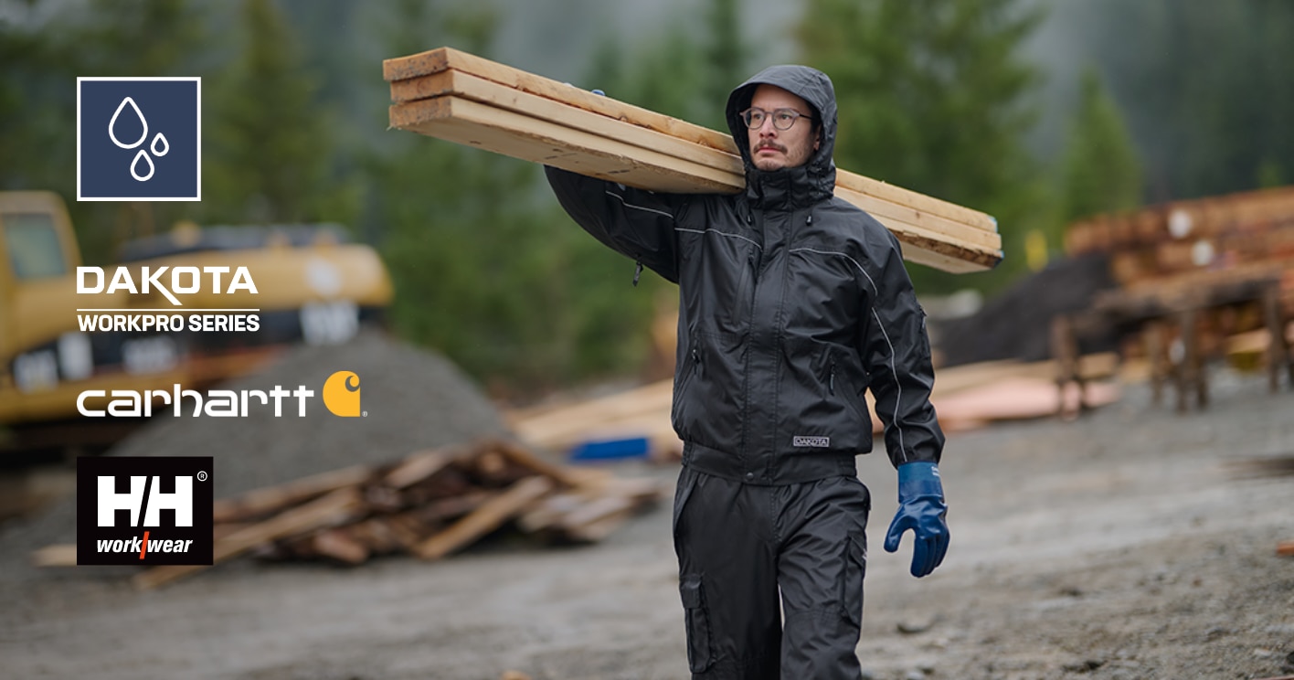 Gardez-vous au sec.  Préparez-vous pour la pluie grâce aux vêtements Dakota, aux vêtements de travail Helly Hansen et Carhartt.