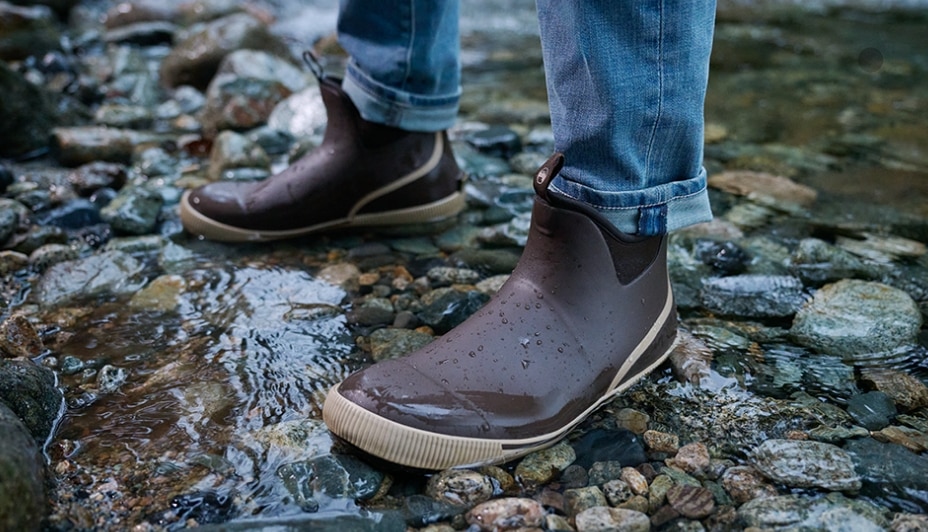 Marre d'avoir les pieds mouillés? Il est temps d’enfiler des bottes imperméables. Magasinez bottes de pluie pour hommes