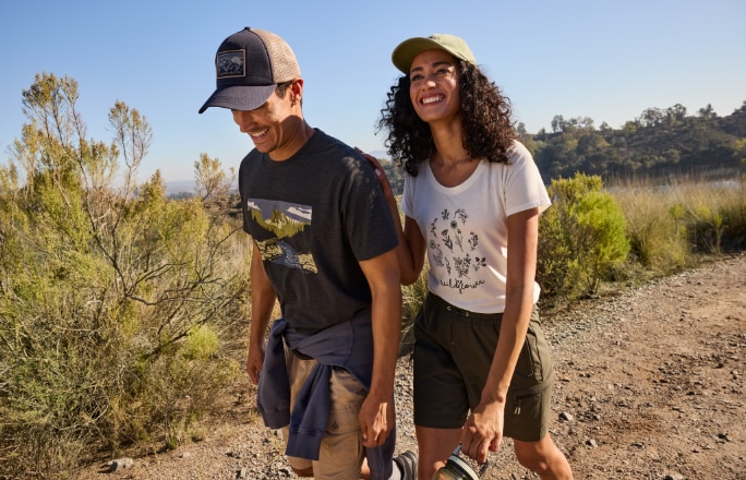 Hauts, pantalons, pantacourts et shorts pour femmes et pour hommes achetez-en 1 et obtenez-en 1 à 50 % de rabais*