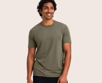 Tous les t-shirts extensibles et à 50 lavages, les chemises Henleys et les polos Denver Hayes à prix courant pour hommes achetez-en 1 et obtenez-en 1 à 50% de rabais*
